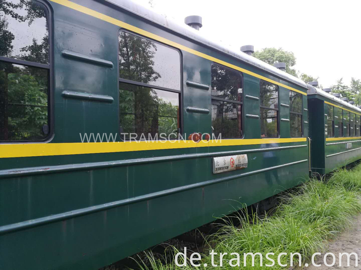 Customed Trains Engine Locomotive In Black Green Colour